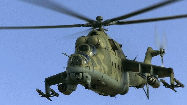 Снимка: Летище „Враждебна”: Работник пострада при изпитване на военен хеликоптер