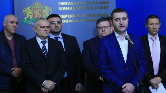 Снимка: Владислав Горанов: Посегателството срещу служителя на НАП е изстрел срещу държавността