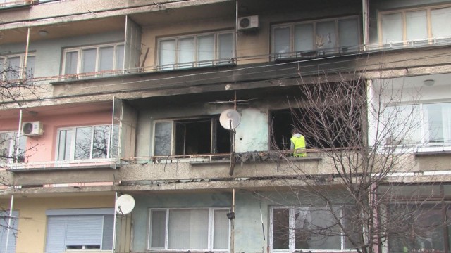Снимка: Заради клошар: Три семейства без дом преди Нова година
