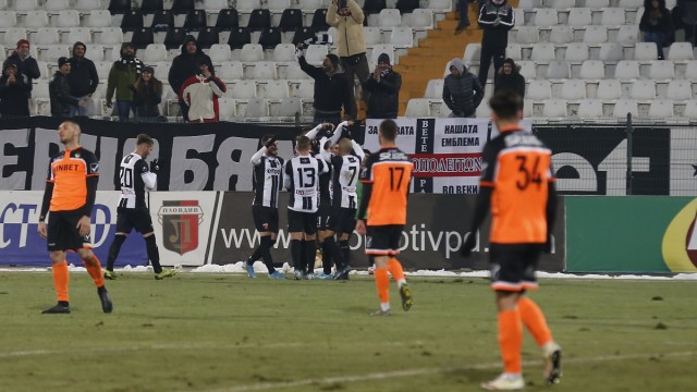 Снимка: Носителят на Купата се измъчи, но е на четвъртфинал