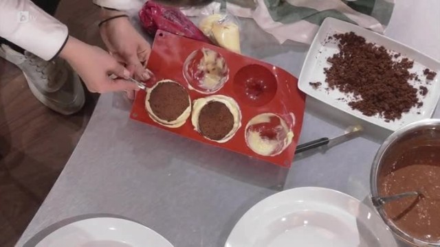 И двамата финалисти имат проблеми с десертите си