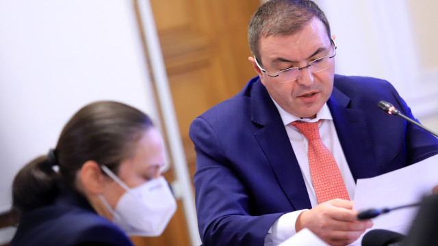 Снимка: Здравният министър: Жилище и втора заплата за младите лекари в отдалечени райони