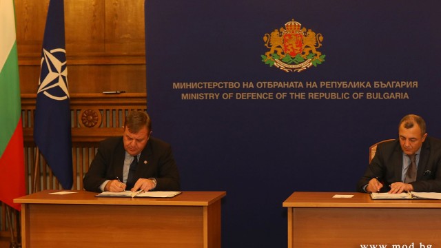 Снимка: В Министерството на отбраната бе подписан договор за модернизация на танковете Т-72