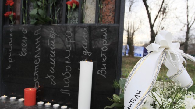 Снимка: 19 години от трагедията пред 