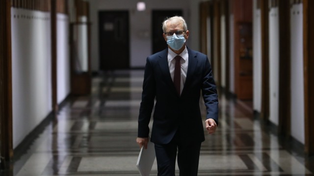Снимка: МОН пенсионира 25 служители от централната администрация