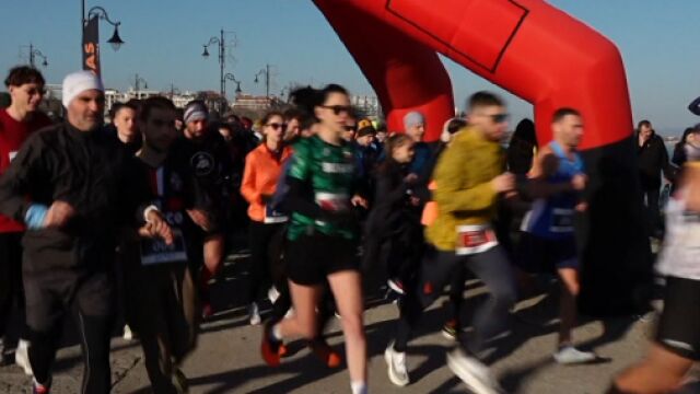 Снимка: 300 души участваха в полумаратон през Несебър