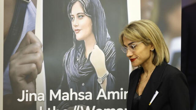 Снимка: Докато получава най-голямата награда на ЕС: Семейството на Махса Амини остава блокирано в Иран