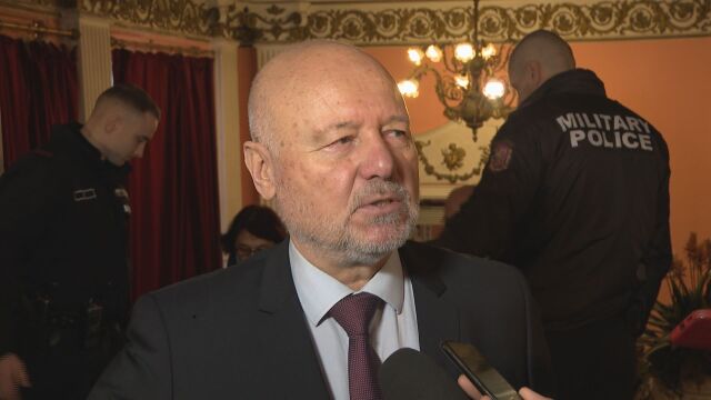Снимка: Тодор Тагарев: Първата вноска за бронетранспортьорите е платена