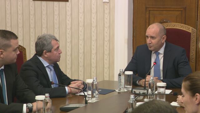 Снимка: „Има такъв народ“ при президента: Трябва да има ясна програма какво ще прави изпълнителната власт