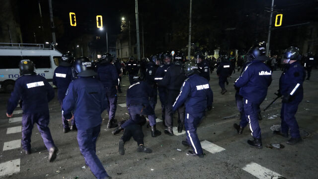 Снимка: Депутатите изслушат Даниел Митов за действията на полицията по време на протеста на 1 декември 