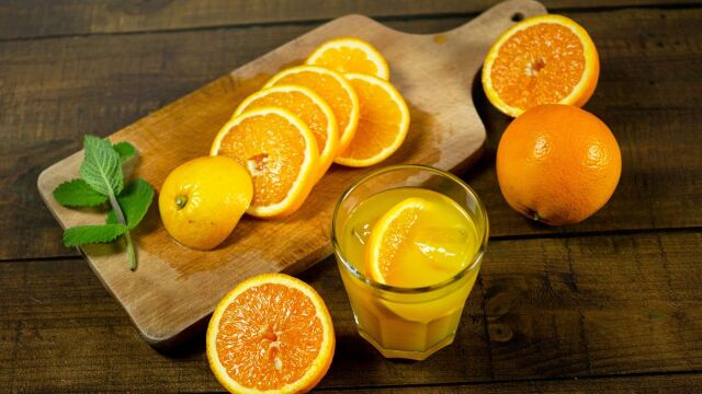Снимка: Как чашата портокалов сок променя гените и защитава сърцето?