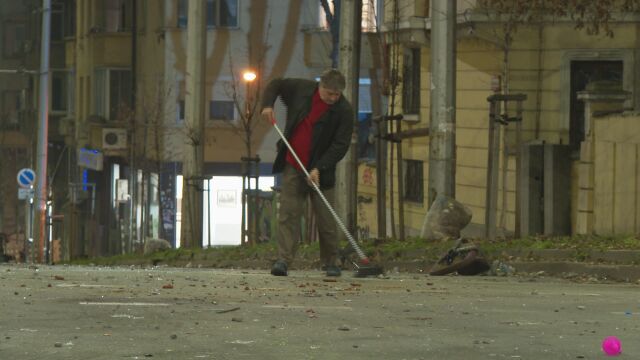 „Срамувам се за тях“: Къщата на Иван стана щит между полиция и провокатори в сърцето на София