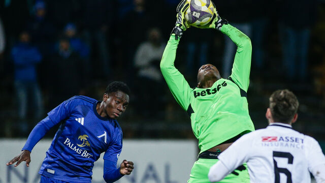 Снимка: Венци Стефанов за Достанич: И тате може, и бате може, но козата си сака пръч!