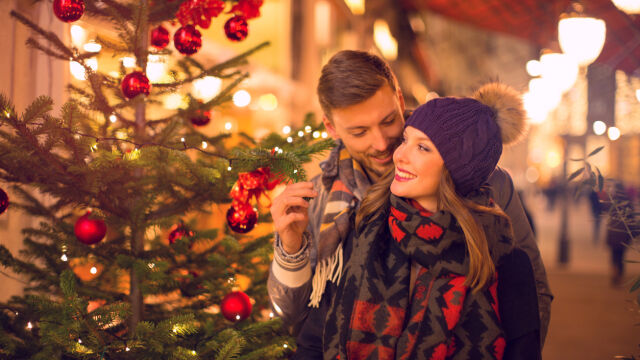 Снимка: 4 зодиакални знака, обречени на любов и романтика този празничен сезон