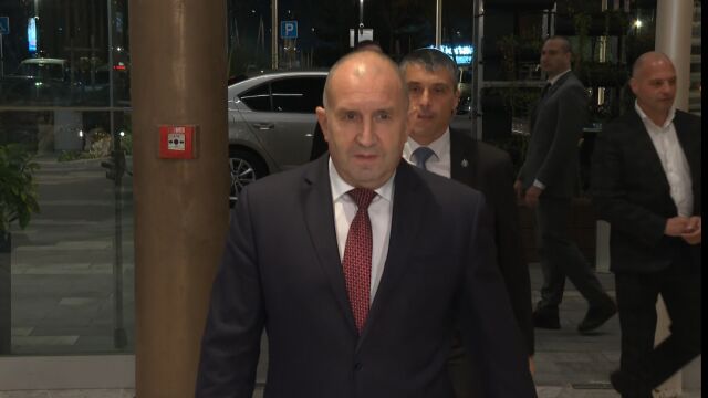 Президентът продължава консултациите за нов кабинет с „Възраждане“ и ДПС-НН