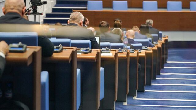 Снимка: На извънредно заседание: Ще изслушат трима служебни министри