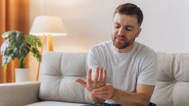 Снимка: Изтръпване на ръцете по време на сън: Кога симптомът е тревожен сигнал