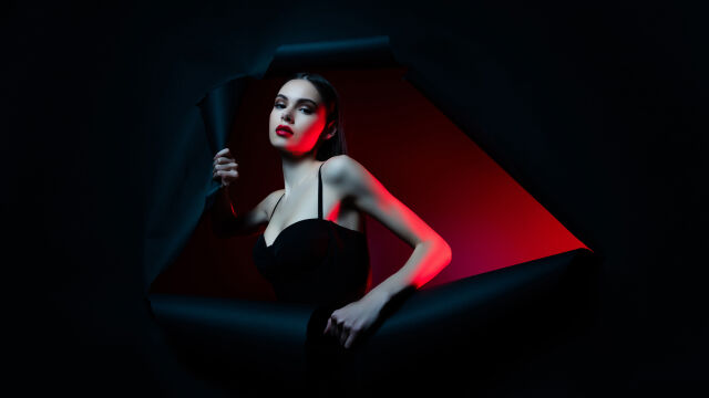 Снимка: 7 отличителни черти на хората, които обичат да носят черни дрехи (СНИМКИ)