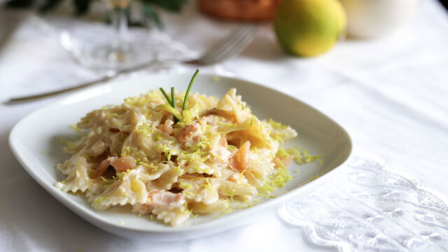 Снимка: Постни рецепти на деня: 14 декември: Фарфале със сьомга