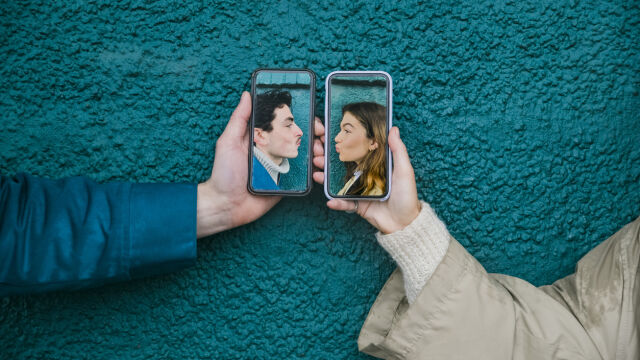 Снимка: Възможни ли са дългосрочни отношения от онлайн запознанства? 