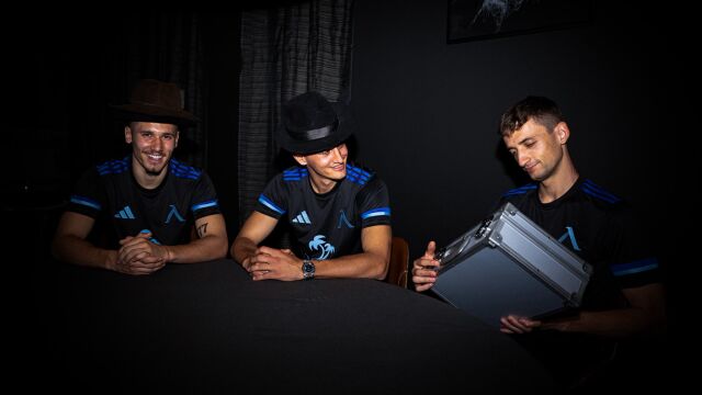 Снимка: Левски отвя конкуренцията за най-странен фен артикул 