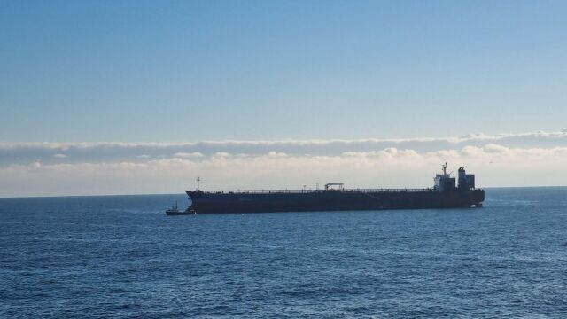 Танкерът „Кайрос“ е обезопасен, операцията по изтеглянето му е планирана за утре