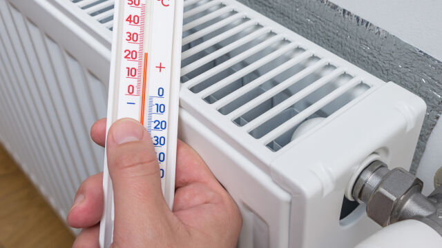 Снимка: Трикът с алуминиево фолио, който ще намали сметките за парно