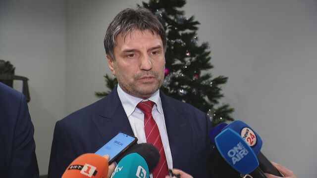 Скандалът с камери в тоалетните: Повдигнаха 2 обвинения за тежки престъпления на директора на 138. училище