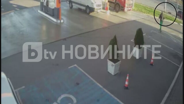 Мъж от Сливен влачи през целия град куче, вързано с въже за колата му (СНИМКИ и ВИДЕО)