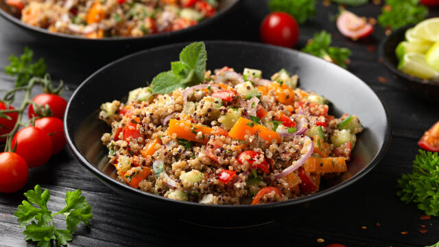 Снимка:  Постни рецепти на деня: 19 декември: Салата с киноа