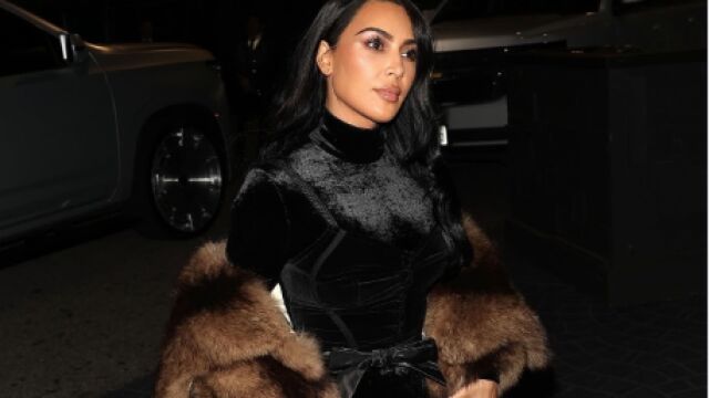 Снимка:  Ким Кардашиян прикова погледите с впечатляваща парти визия (СНИМКИ)