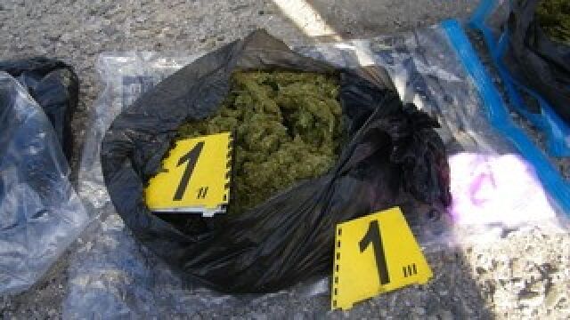 Снимка: Разбита е престъпна група за разпространение на наркотици в Благоевградско (СНИМКИ)