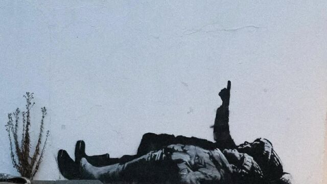 Снимка: Банкси с нов стенопис в Лондон: Деца, гледащи към небето, като символ на детската немотия