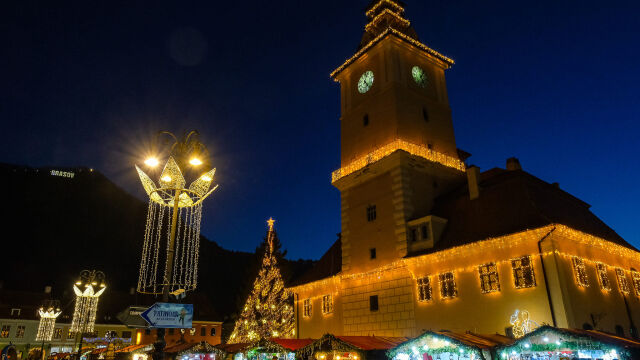Снимка: Най-големият коледен базар в Европа е в румънския град Брашов 