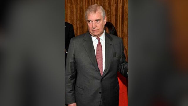 Снимка: Андрю, на когото беше отнета титлата принц, губи още кралски привилегии