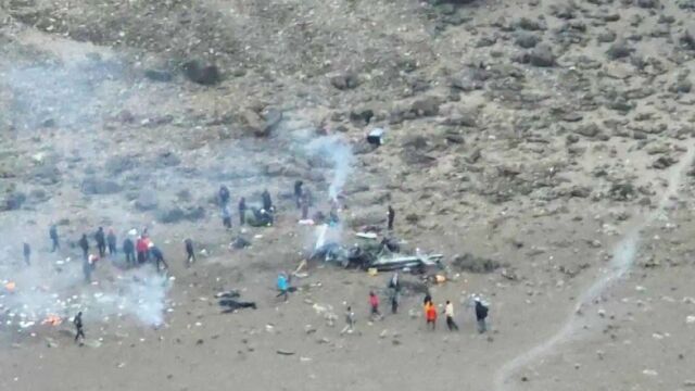 Снимка: Хеликоптер се разби в Килиманджаро, загинали са гид, лекар, пилот и чуждестранни туристи (ВИДЕО)