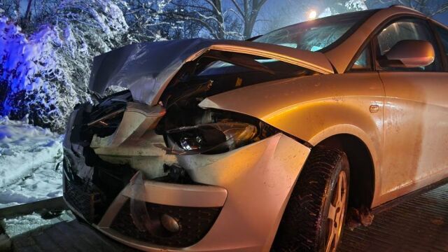 Три коли и автобус се удариха във верижна катастрофа във Враца (СНИМКИ)