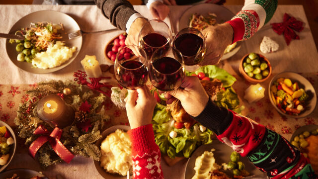 Снимка: Колко крачки трябва да направим, за да изгорим калориите от празничните храни и напитки?