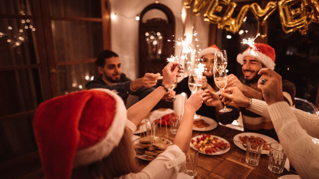 Снимка: Трапезата на 31 декември: символика, традиции и меню за новогодишната вечер (ВИДЕО)