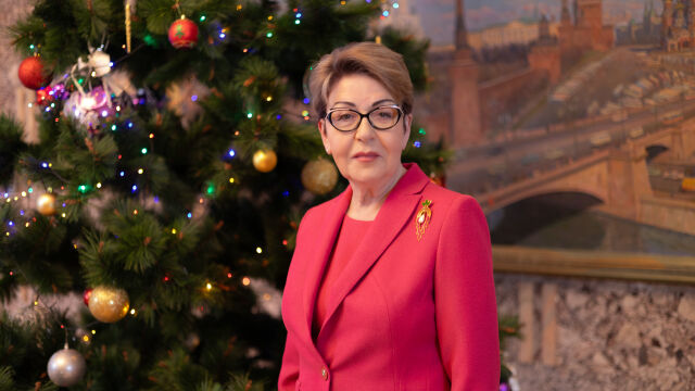 Снимка: Митрофанова с новогодишно послание: 2026 г. да върне мира в Европа и диалога със София
