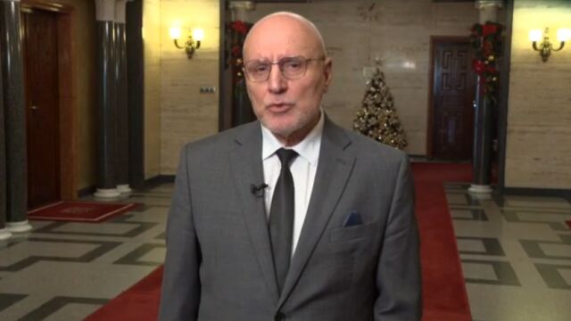 „Не ни казват: „Добре дошли“. Казват ни: „Винаги сте били тук“: Димитър Радев се обърна към българите