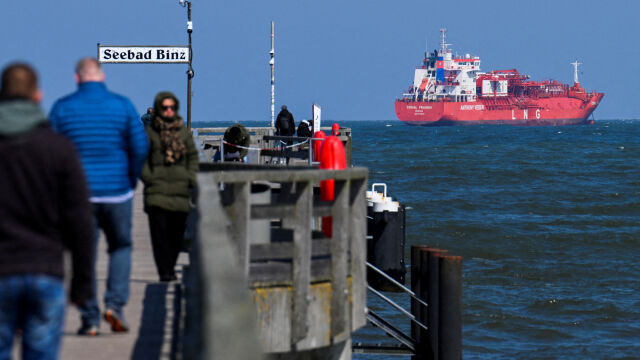 Финландия задържа кораб, идващ от Русия, след като скъсал кабел с котва