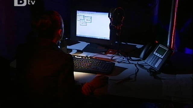Снимка: Румънските власти задържаха 20 души заради киберпрестъпления 
