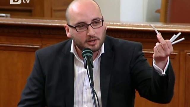 Снимка: Революционно: Марихуана в парламента