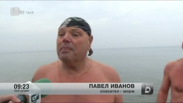 Снимка: Първо масово къпане на 