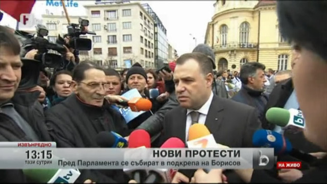 Снимка: Найденов помоли животновъдите да не излагат на стрес животните, които бяха довели на протеста