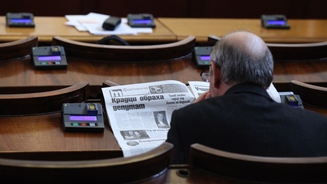 Снимка: Кой кой е сред депутатите? Още за политическото инженерство