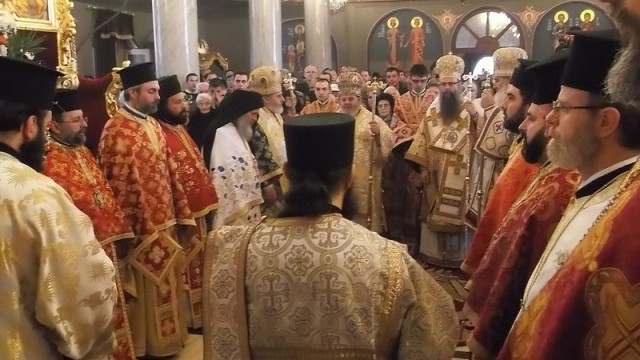 Снимка: Хиляди се поклониха пред частица от мощите на Св. Параскева в Пловдив