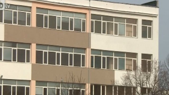 Снимка: Учители плашат да напуснат НГДЕК заради 