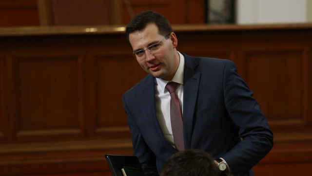 Снимка: Ще завлече ли Валери Симеонов ГЕРБ и правителството, питат от ДПС 